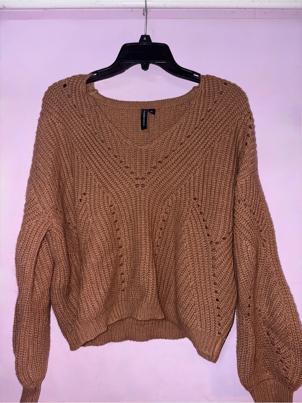 moon & madison Chunky V-Neck Sweater in Camel Brown